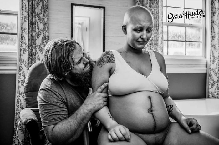 Mejor fotografía en la categoría “Trabajo de parto”: “Sobreviviente de cáncer de ovario: Traslado al hospital” por Sara Hunter, Estados Unidos