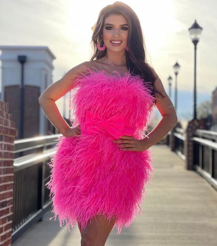 Saw This On A Local Prom Shop Instagram It’s Giving Big Bird But Pink