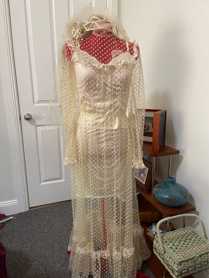 Linda Britten Wedding Dress With Head Piece
