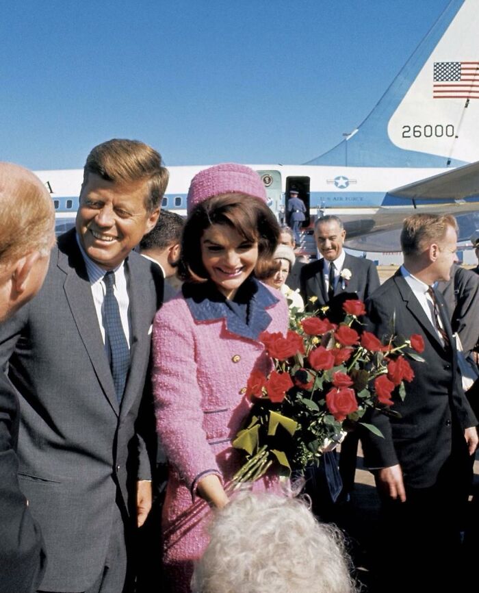 Chilling Photos Of Jfk And Jackie Arriving At The Love Field Airport