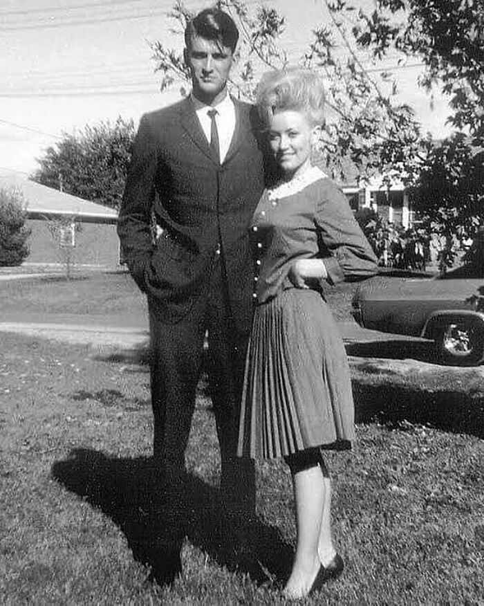Dolly Parton And Her Husband Carl Dean In The 60s. They Have Now Been Married For Over 55 Years