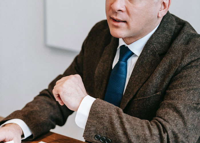 12 Waitresses Decide Not To Show Up For Work After Boss Promotes "Son Of A Friend" Without Any Experience Over Them 12 Waitresses Decide Not To Show Up For Work After Boss Promotes "Son Of A Friend" Without Any Experience Over Them