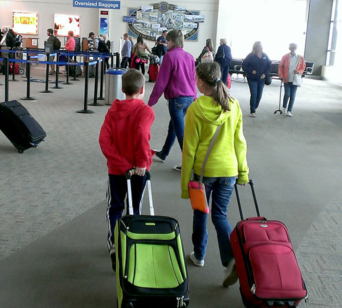 Woman On A Plane Realizes This Dad Just Left Her His Children To Look After During The Flight