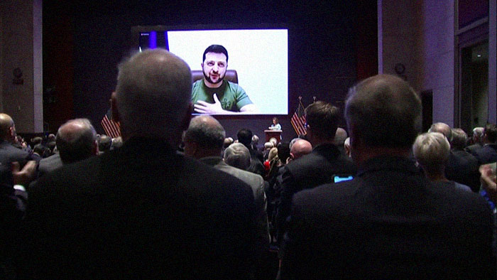 Man Is Upset The President Of Ukraine Didn't Wear A Suit When Addressing The US Congress, Voices It On Twitter, Gets A Major Reality Check Man Is Upset The President Of Ukraine Didn't Wear A Suit When Addressing The US Congress, Voices It On Twitter, Gets A Major Reality Check