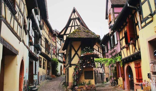village-eguisheim-route-vins-alsace-623eebc0733a4.jpg