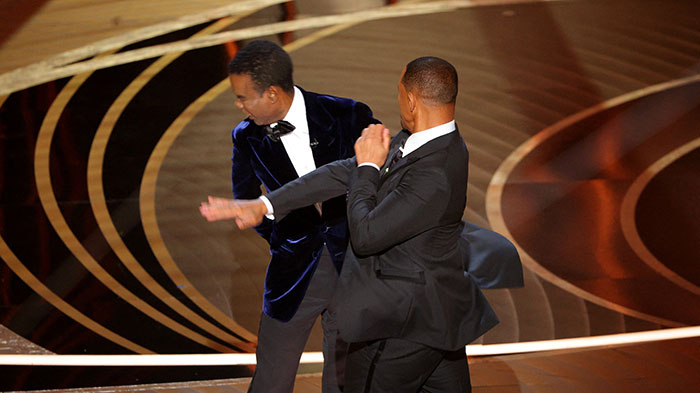 Así reaccionó la gente cuando Will Smith abofeteó a Chris Rock durante la transmisión en vivo de los Oscars (20 Publicaciones) | Bored Panda