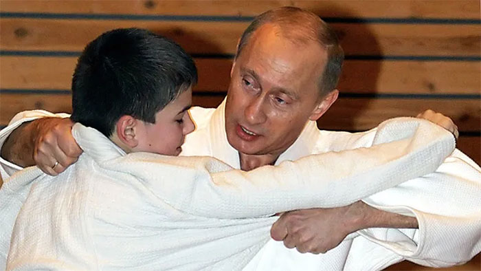 La Federación Internacional de Judo le quitó a Vladimir Putin su título de presidente honorífico