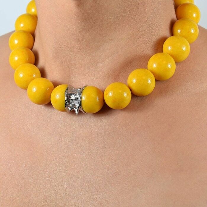 When I Was About 12 My Uncle´s Girlfriend Gifted Me A Nearly Identical Necklace (Without This Nice Metal Clasp) And 2 Books - "Memory Training Made Easy"(I Am Stupid) And "Isometrics For You" (I Am Fat) - And I Had To Be Cheerful -47 Years Since Then ...