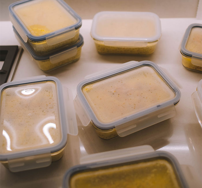 "Who The Hell Does This?": Bride Is Flabbergasted To Discover A Wedding Guest Took 10 Containers Of Food From The Wedding And Left A $5 Gift "Who The Hell Does This?": Bride Is Flabbergasted To Discover A Wedding Guest Took 10 Containers Of Food From The Wedding And Left A $5 Gift