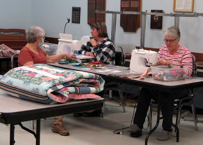 “Welcome To Canada. We Care”: Volunteers Craft Over 300 Quilts For Ukrainian Refugees