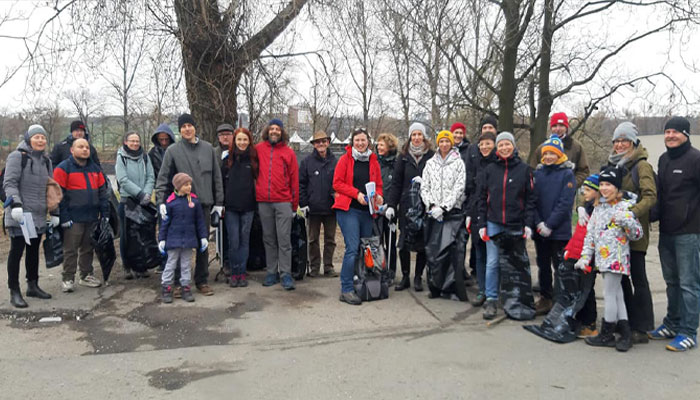 Grateful Ukrainians Thank Neighboring Countries For Their Hospitality By Cleaning Up Parks, Beaches, And City Streets