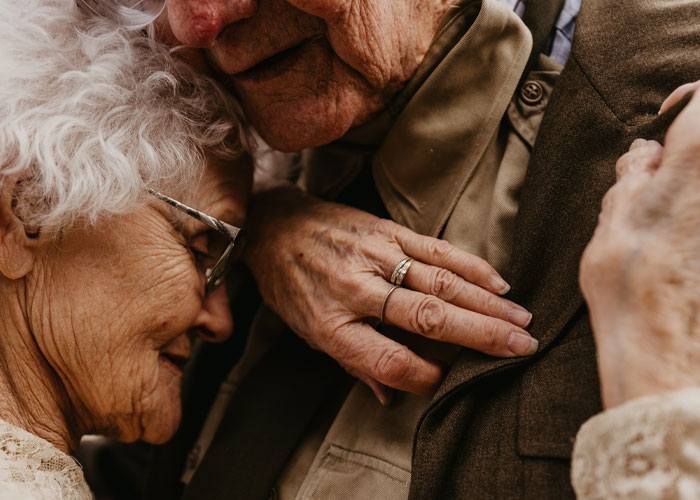 20 Heartwarming Photographs Of Couple Celebrating 70 Years Of Marriage Make Us Believe In Love Again 20 Heartwarming Photographs Of Couple Celebrating 70 Years Of Marriage Make Us Believe In Love Again