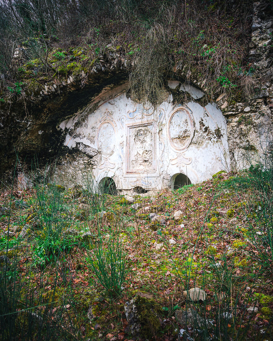 100 Photos Show The Decline Of The Church In Italy