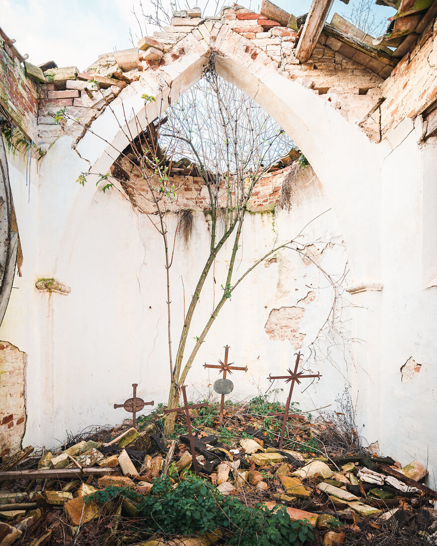 100 Photos Show The Decline Of The Church In Italy