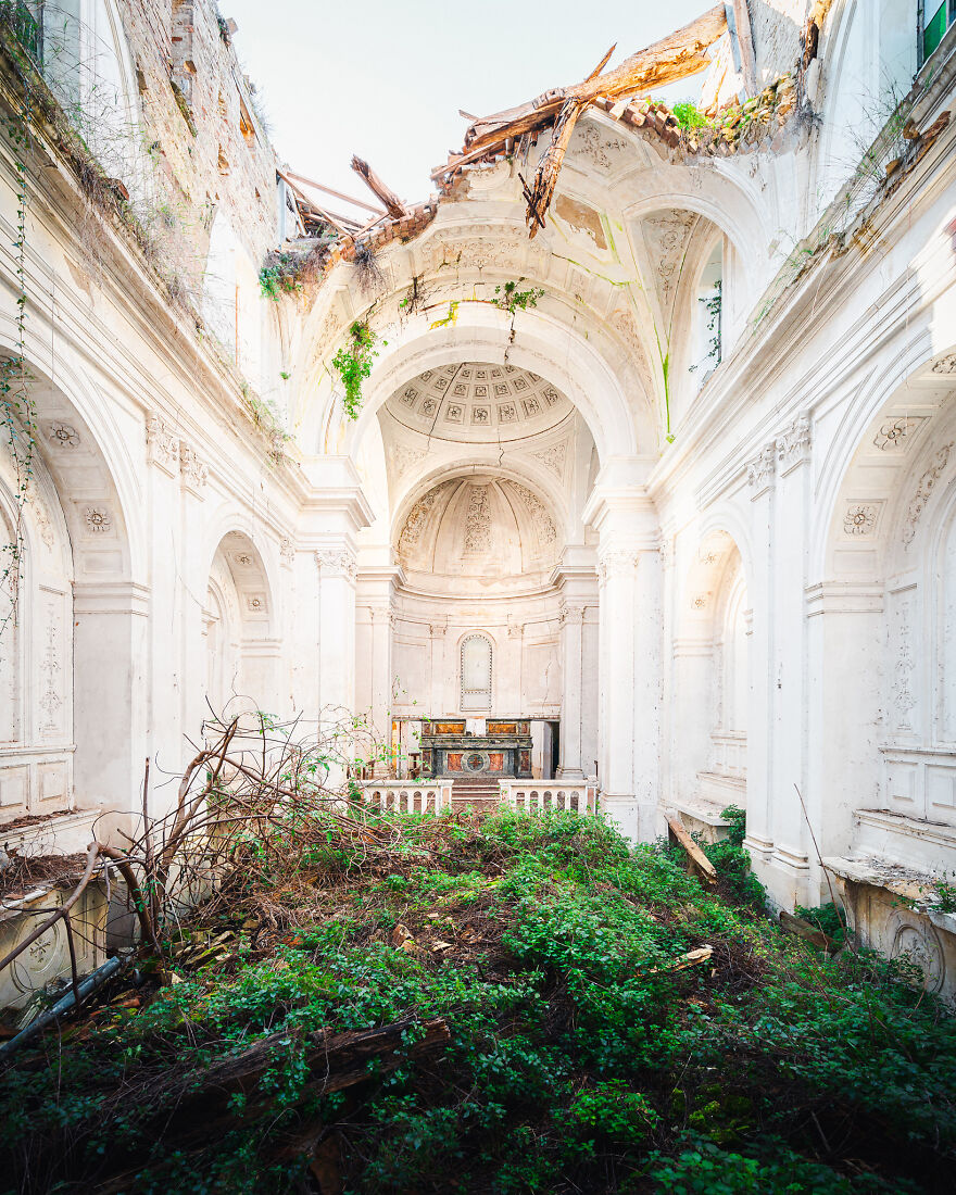100 Photos Show The Decline Of The Church In Italy