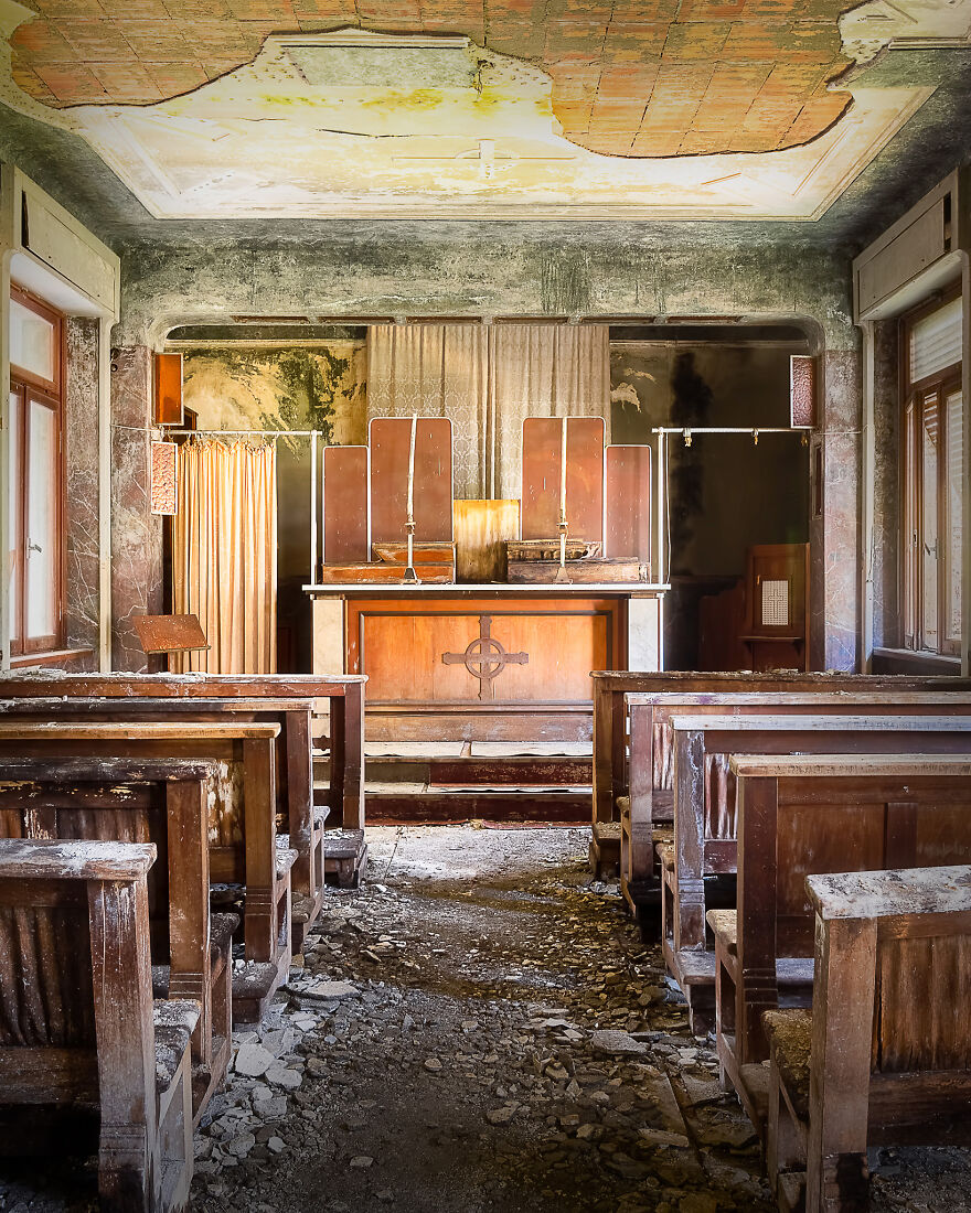 100 Photos Show The Decline Of The Church In Italy