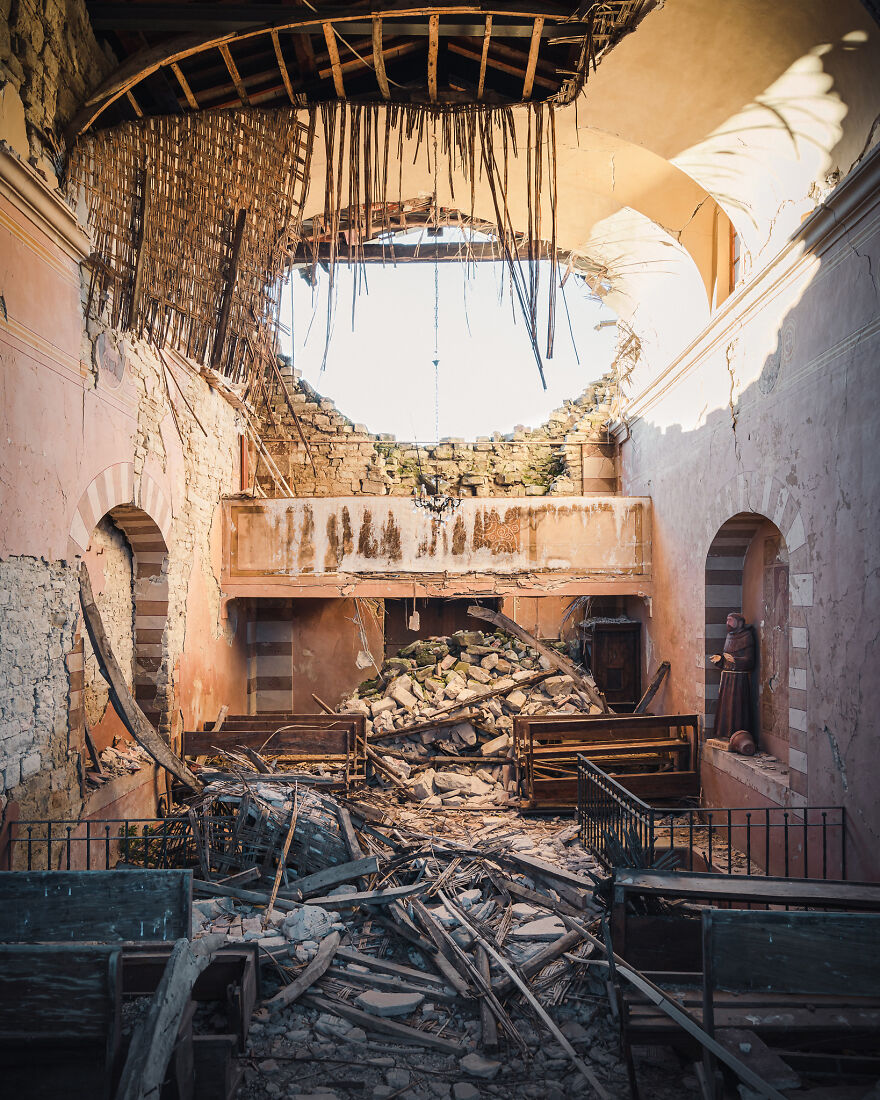 100 Photos Show The Decline Of The Church In Italy