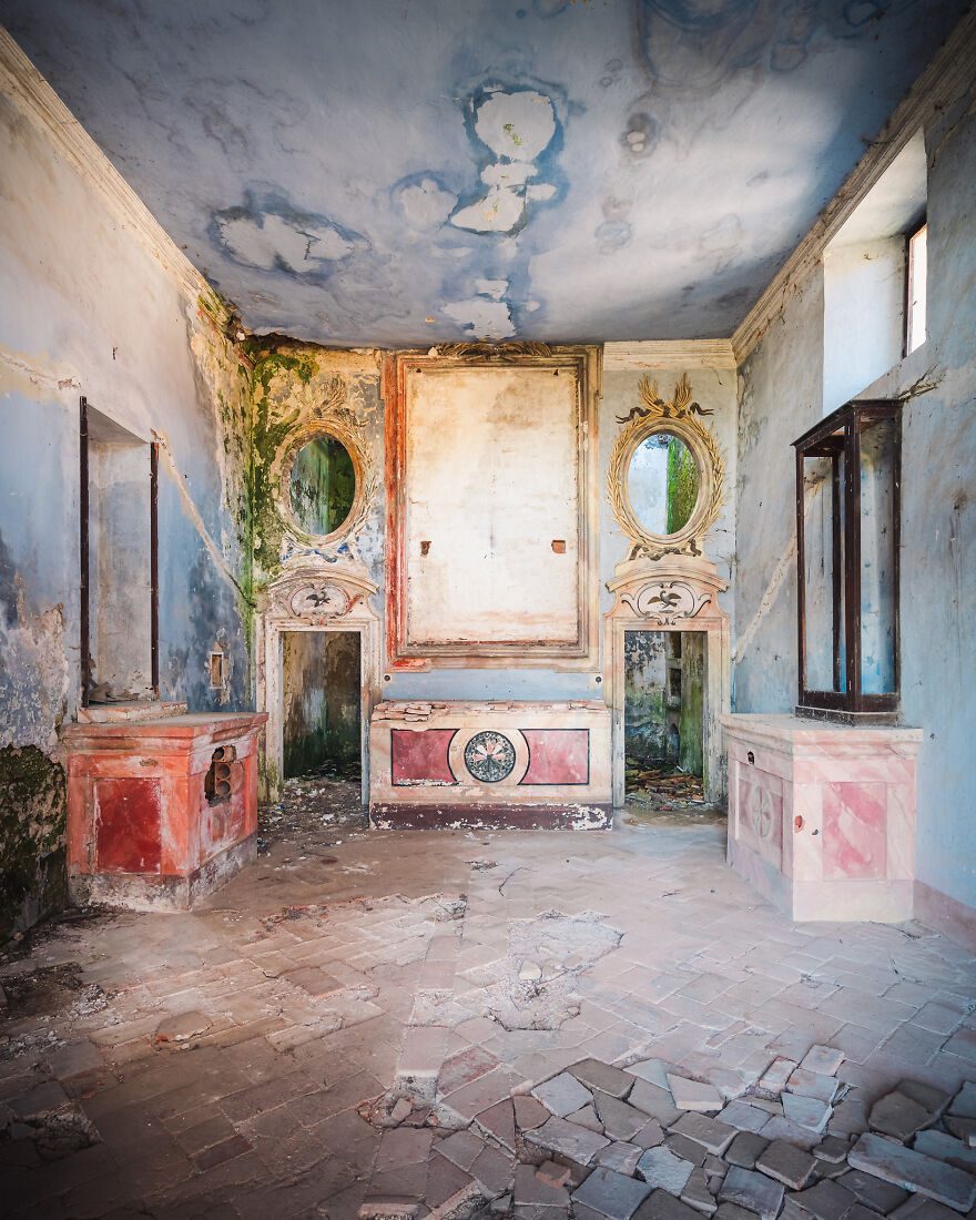 100 Photos Show The Decline Of The Church In Italy