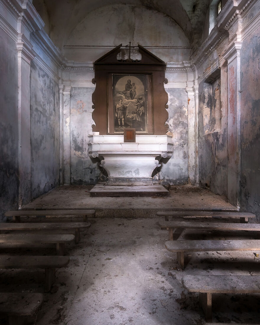 100 Photos Show The Decline Of The Church In Italy