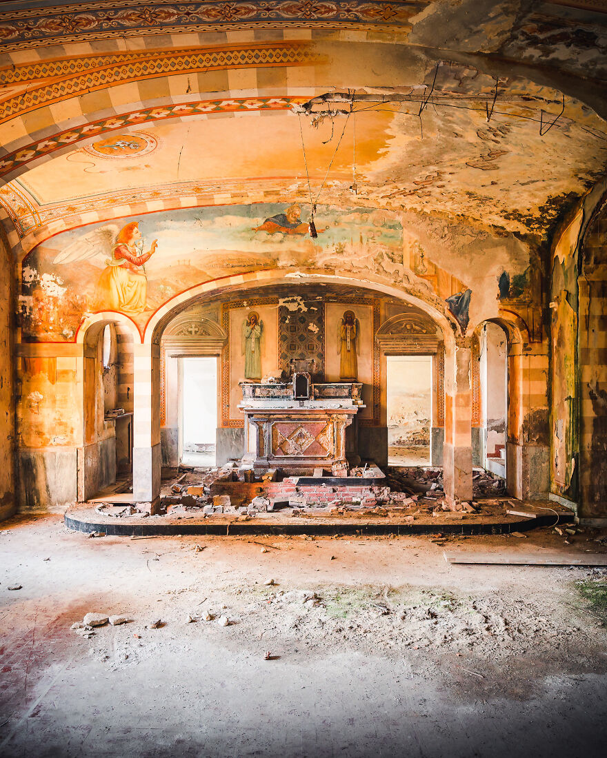 100 Photos Show The Decline Of The Church In Italy