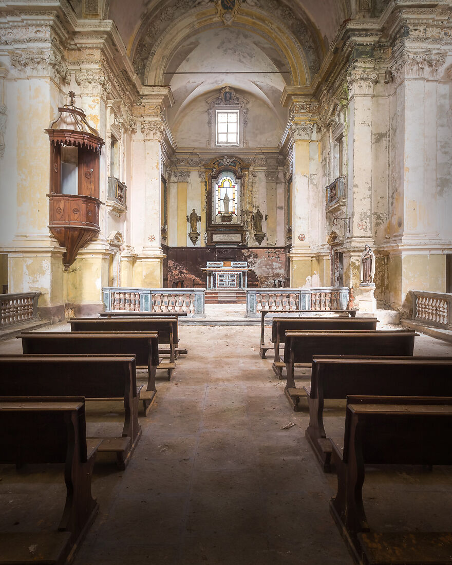 100 Photos Show The Decline Of The Church In Italy
