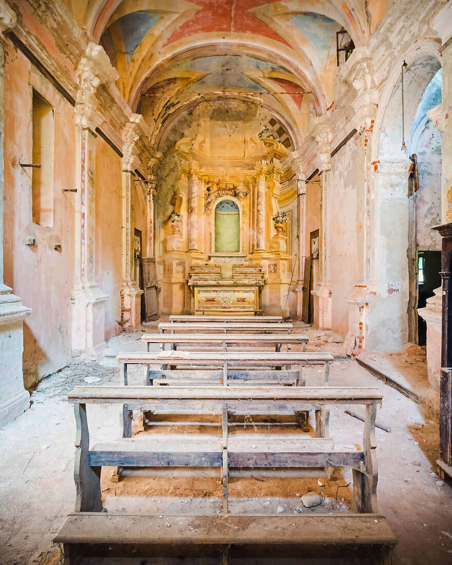 100 Photos Show The Decline Of The Church In Italy