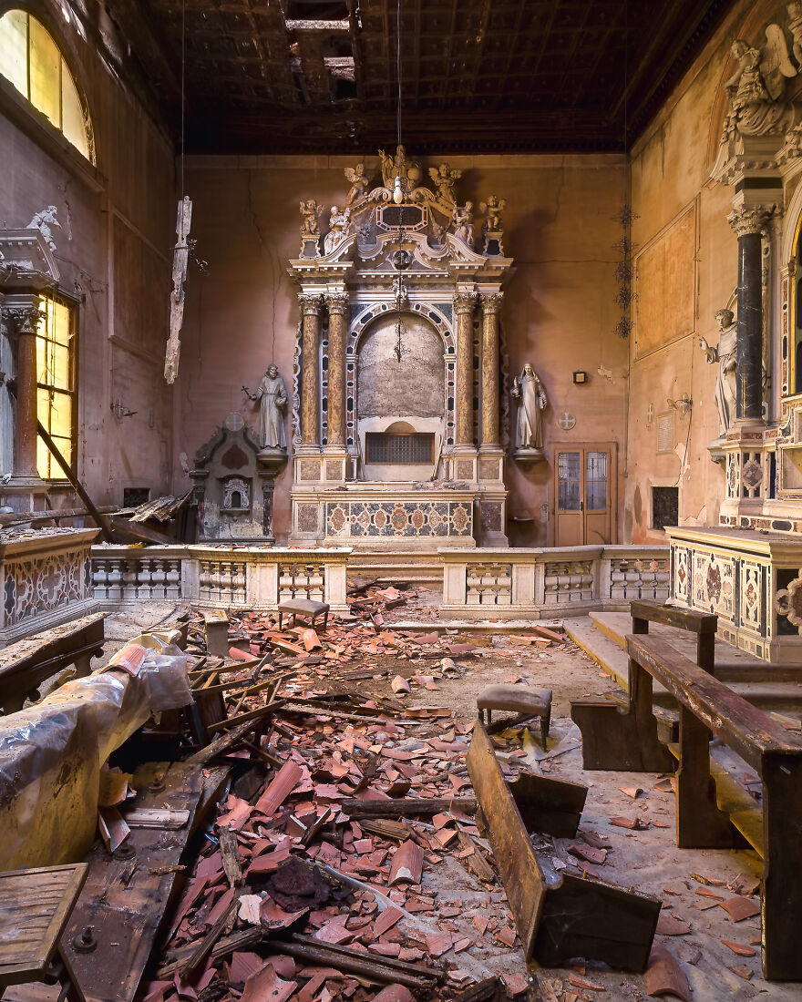 100 Photos Show The Decline Of The Church In Italy