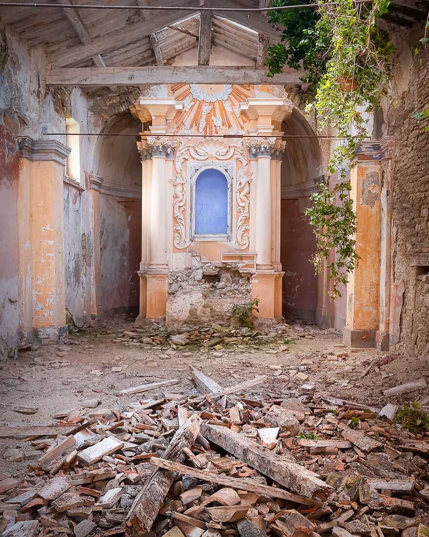 100 Photos Show The Decline Of The Church In Italy