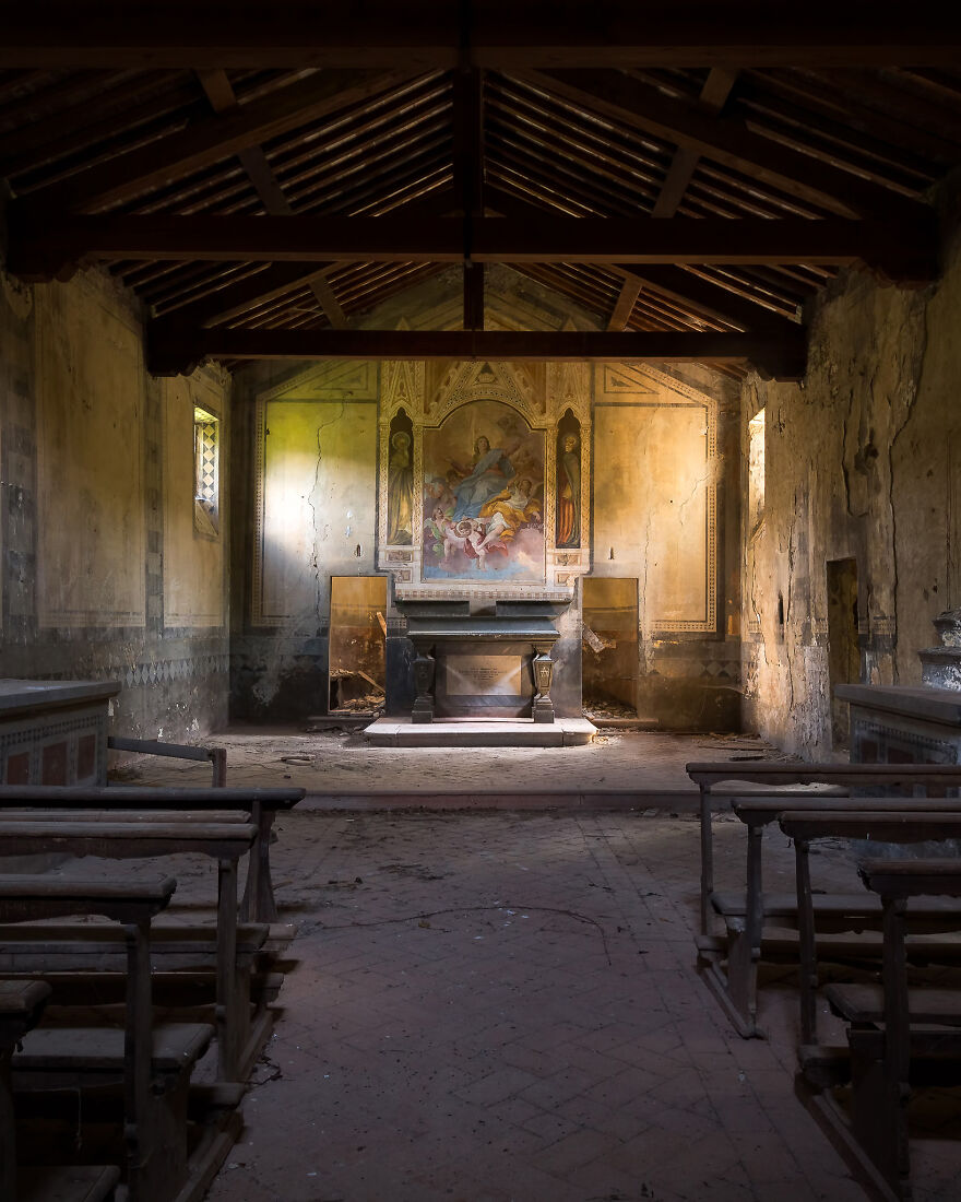 100 Photos Show The Decline Of The Church In Italy
