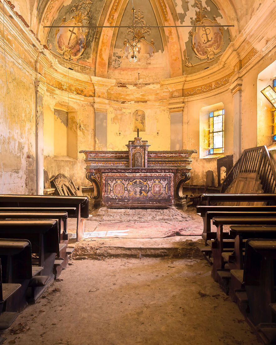 100 Photos Show The Decline Of The Church In Italy