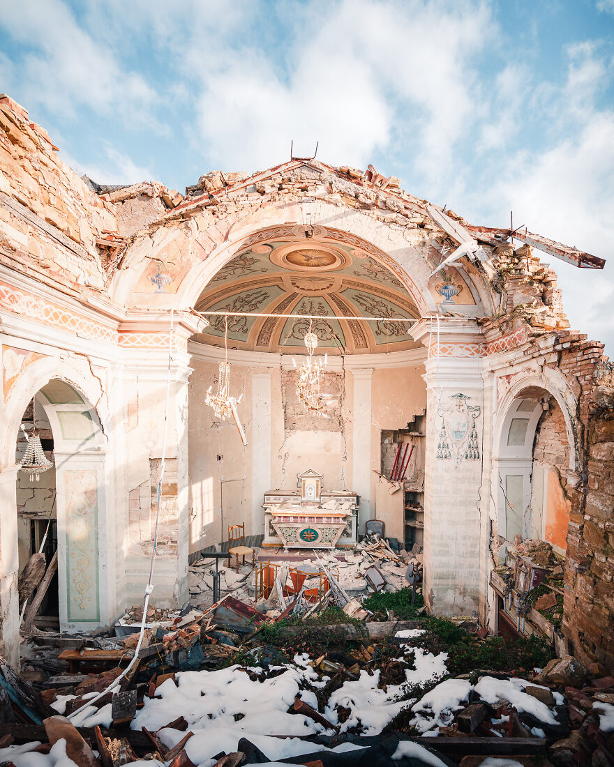 100 Photos Show The Decline Of The Church In Italy