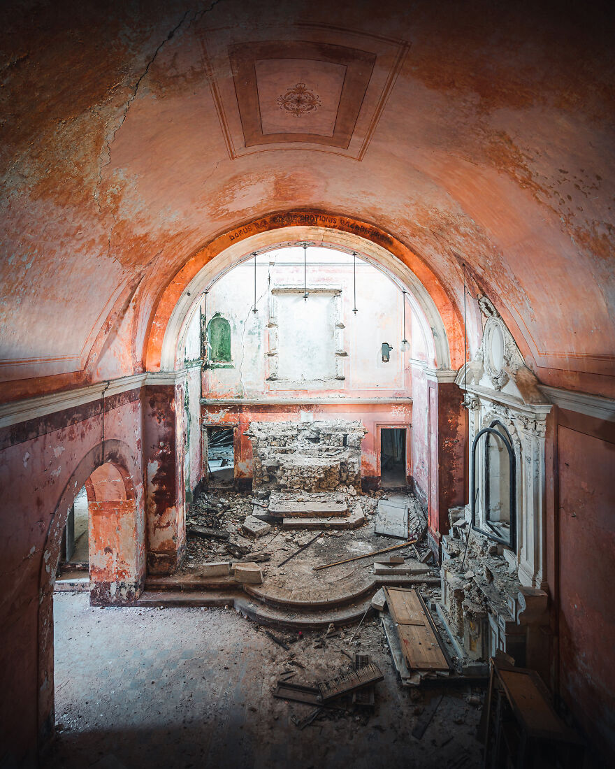 100 Photos Show The Decline Of The Church In Italy