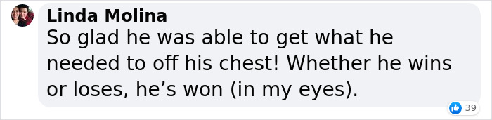 Johnny Depp’s Fan Brought Two Emotional Support Alpacas Outside The Court To “Brighten His Day” Johnny Depp’s Fan Brought Two Emotional Support Alpacas Outside The Court To “Brighten His Day”