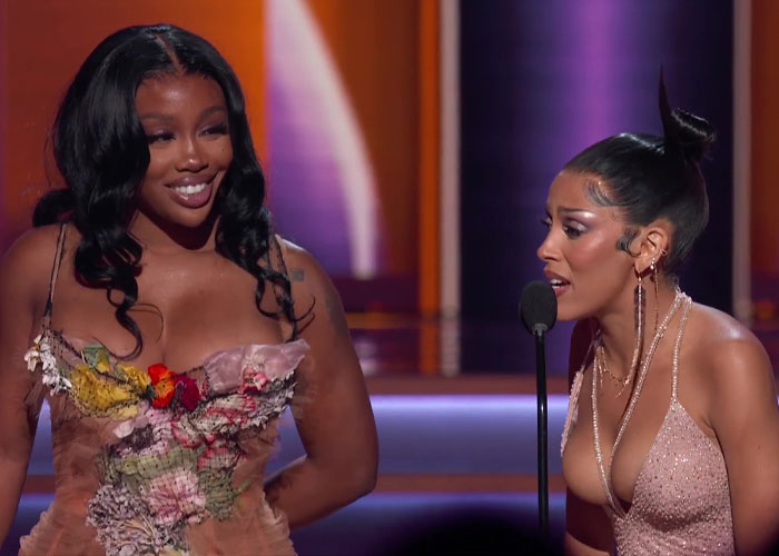 Lady Gaga Shows Grace And Kindness When She Helps SZA With Her Dress After Losing A Grammy To Her Lady Gaga Shows Grace And Kindness When She Helps SZA With Her Dress After Losing A Grammy To Her