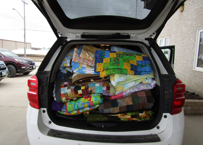 “Welcome To Canada. We Care”: Volunteers Craft Over 300 Quilts For Ukrainian Refugees “Welcome To Canada. We Care”: Volunteers Craft Over 300 Quilts For Ukrainian Refugees