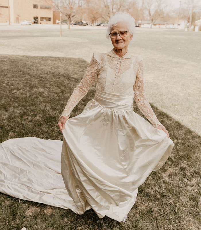 Woman Puts On Her Original Wedding Dress To Celebrate 70 Years Of Marriage With Her Husband