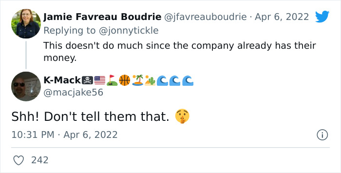 Russian Influencers Are Destroying Chanel Bags In Protest Of Sales Ban, The Internet Puts Them In Place By Reminding About The War That's Still Going On Russian Influencers Are Destroying Chanel Bags In Protest Of Sales Ban, The Internet Puts Them In Place By Reminding About The War That's Still Going On