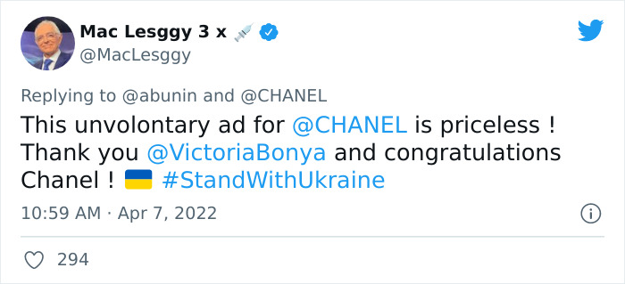 Russian Influencers Are Destroying Chanel Bags In Protest Of Sales Ban, The Internet Puts Them In Place By Reminding About The War That's Still Going On Russian Influencers Are Destroying Chanel Bags In Protest Of Sales Ban, The Internet Puts Them In Place By Reminding About The War That's Still Going On