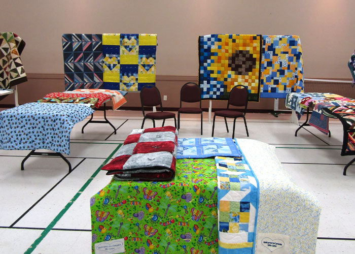 “Welcome To Canada. We Care”: Volunteers Craft Over 300 Quilts For Ukrainian Refugees “Welcome To Canada. We Care”: Volunteers Craft Over 300 Quilts For Ukrainian Refugees