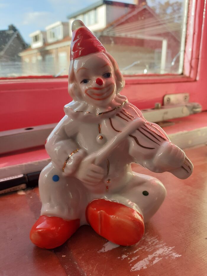 I Don't Think Giggle The Clow Is Awful, But Everyone I Show Him To Does (Sob Sob)