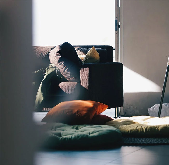 Guy Is Furious After His Mother Makes His Pregnant Girlfriend Sleep On The Floor And Keeps Checking On Her So She Doesn't Dare To Sleep On The Couch Guy Is Furious After His Mother Makes His Pregnant Girlfriend Sleep On The Floor And Keeps Checking On Her So She Doesn't Dare To Sleep On The Couch