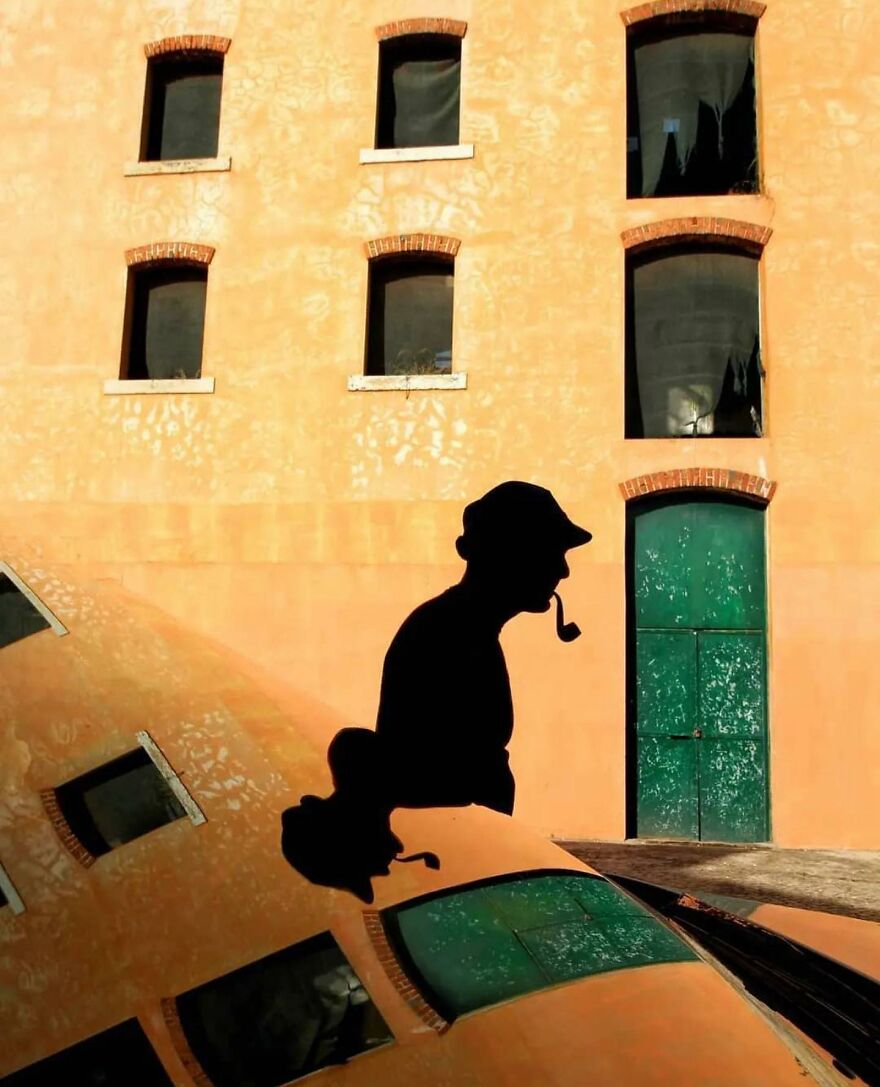 This Instagram Account Features Amusing Street Photographs And Has More Than 500 Thousand Followers (95 New Pics)