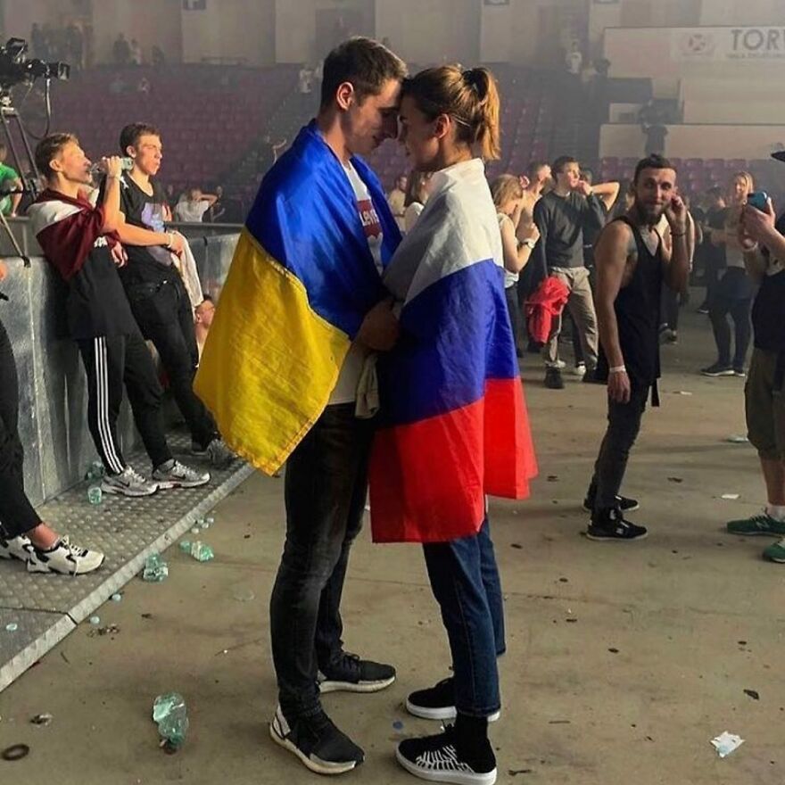 This Instagram Account Features Amusing Street Photographs And Has More Than 500 Thousand Followers (95 New Pics)