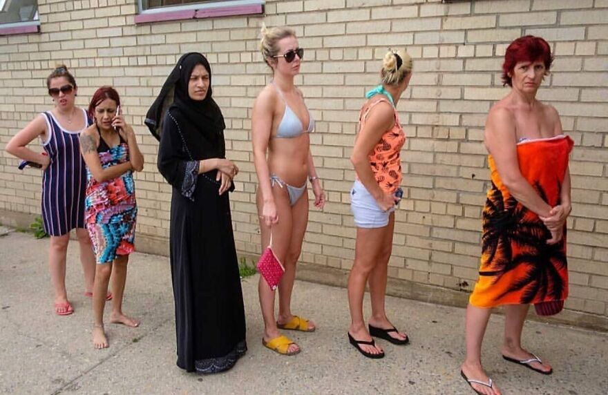 This Instagram Account Features Amusing Street Photographs And Has More Than 500 Thousand Followers (95 New Pics)