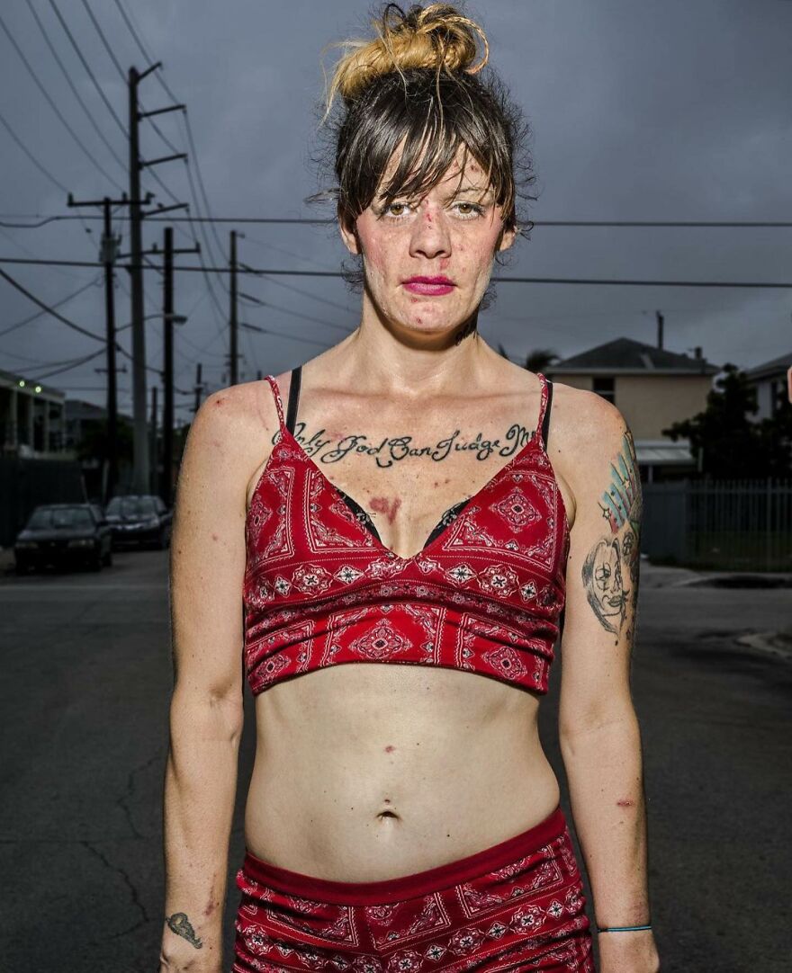 This Instagram Account Features Amusing Street Photographs And Has More Than 500 Thousand Followers (95 New Pics)