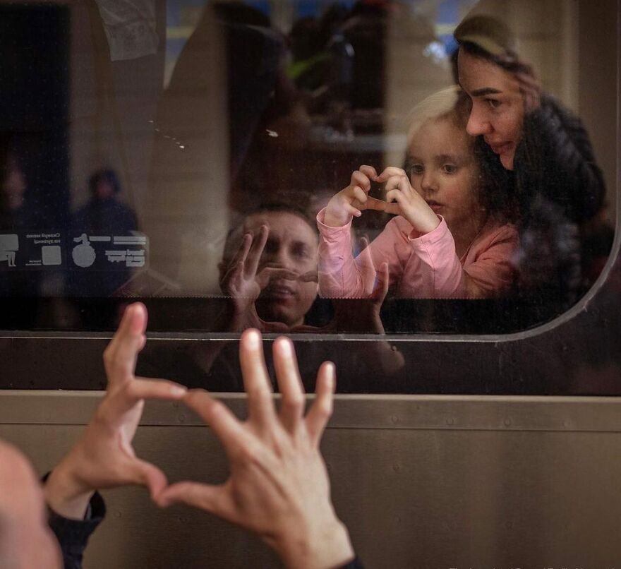 This Instagram Account Features Amusing Street Photographs And Has More Than 500 Thousand Followers (95 New Pics)