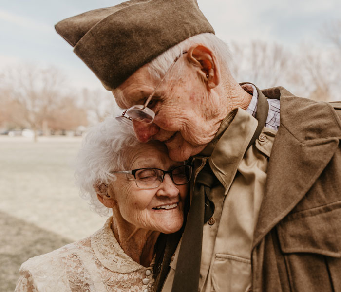 20 Heartwarming Photographs Of Couple Celebrating 70 Years Of Marriage Make Us Believe In Love Again 20 Heartwarming Photographs Of Couple Celebrating 70 Years Of Marriage Make Us Believe In Love Again