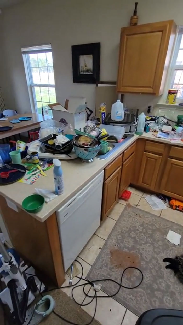 Esta madre "perezosa" de 4 hijos muestra honestamente su casa después de 4 días sin limpiar