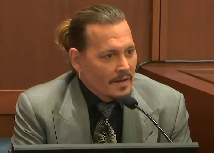 Johnny Depp’s Fan Brought Two Emotional Support Alpacas Outside The Court To “Brighten His Day” Johnny Depp’s Fan Brought Two Emotional Support Alpacas Outside The Court To “Brighten His Day”