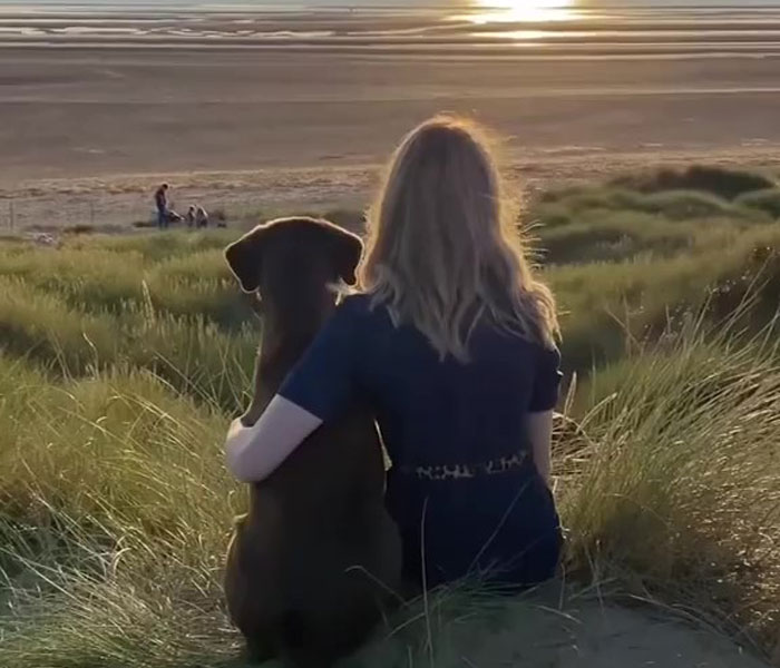 “It’s Always The Dads Who Didn’t Want A Dog That End Up Loving Them The Most”: Dad Wears An E Collar To Lift His Pup’s Spirits After Surgery “It’s Always The Dads Who Didn’t Want A Dog That End Up Loving Them The Most”: Dad Wears An E Collar To Lift His Pup’s Spirits After Surgery